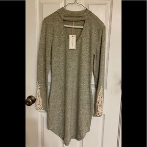 NEW No Comment Heather Gray Tunic Length Sweater Choker Neckline Juniors Medium